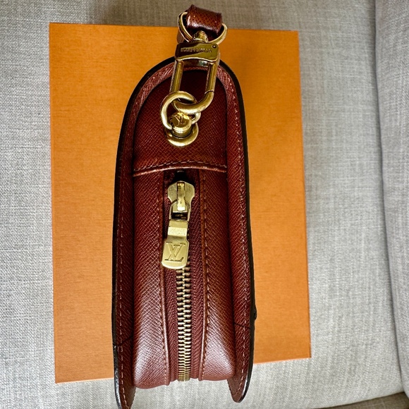 Louis Vuitton Pochette Orsay Monogram Canvas | Excellent Condition - Picture 11 of 15